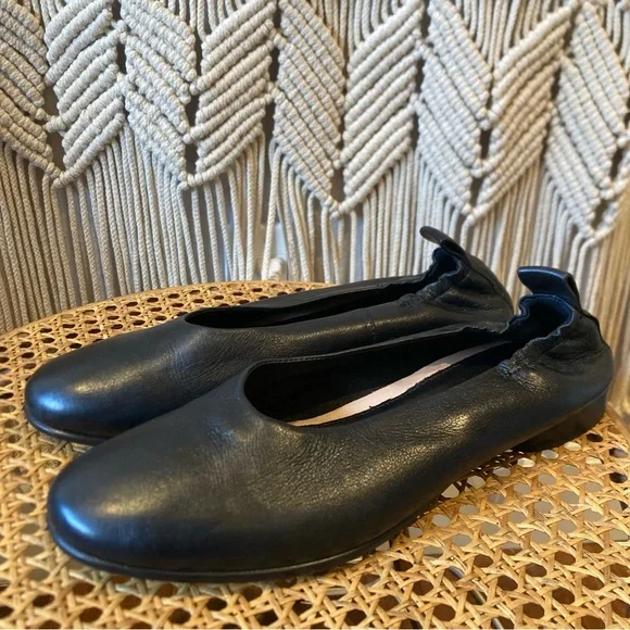 Ecco Leather Slipper Shoes - Picture 2 of 8